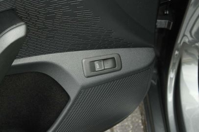 Car image 38