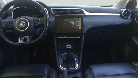 Car image 10