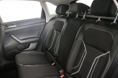 Car image 37