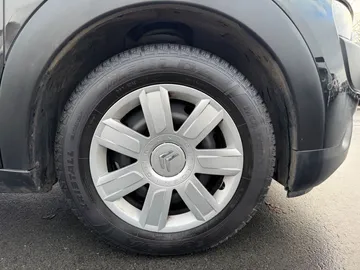 Car image 31