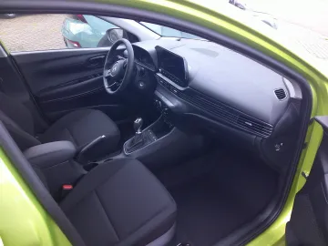 Car image 11