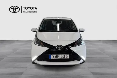 Car image 3