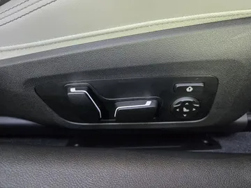 Car image 35