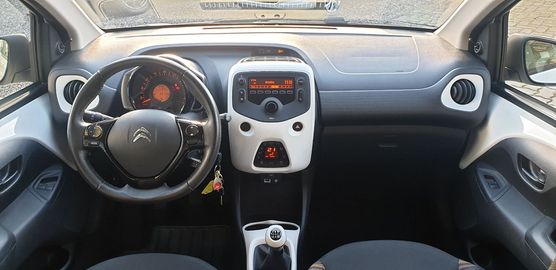 Car image 9