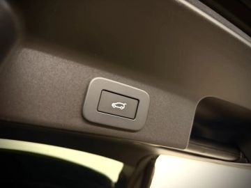 Car image 34