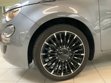 Car image 16