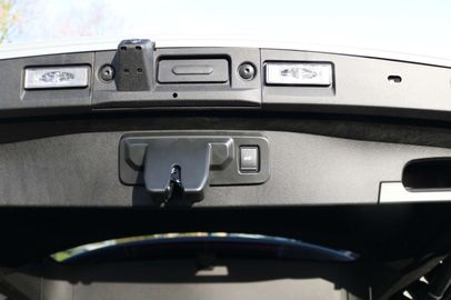 Car image 28