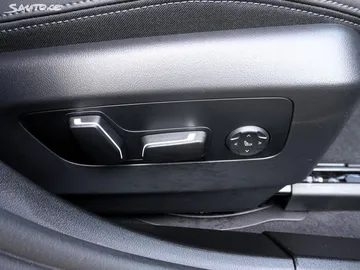 Car image 40