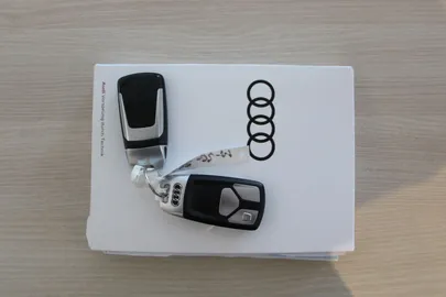 Car image 17