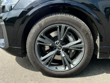 Car image 35