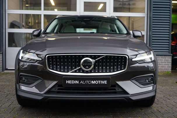 Volvo V60 Cross Country AWD B5 184 kW image number 2