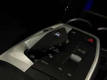 Car image 34