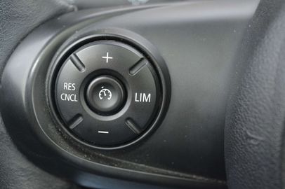 Car image 32