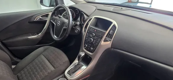 Car image 12