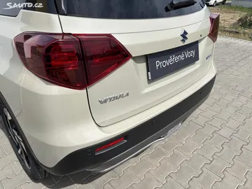 Car image 26