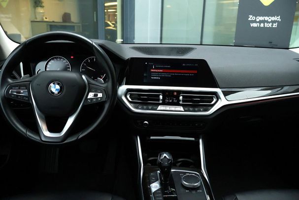 BMW 320i 135 kW image number 14