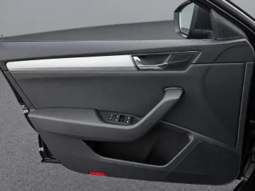 Car image 37