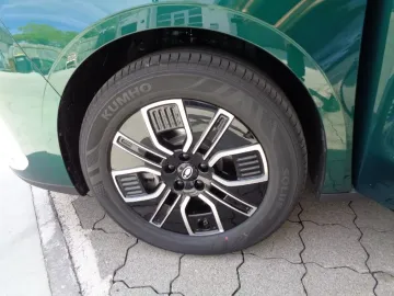 Car image 25