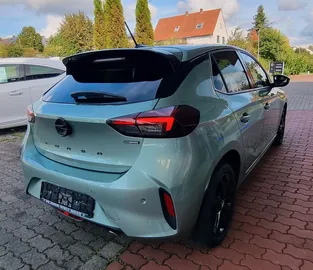 Car image 4