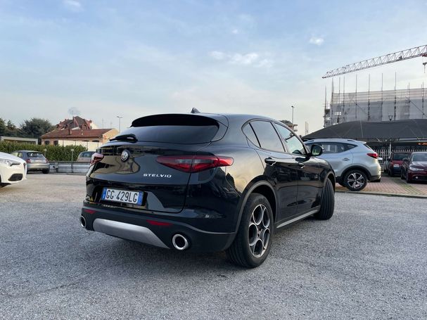 Alfa Romeo Stelvio 2.2 118 kW image number 3