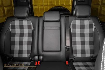 Car image 29