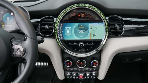 Car image 26