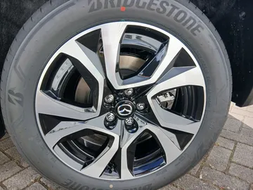 Car image 18