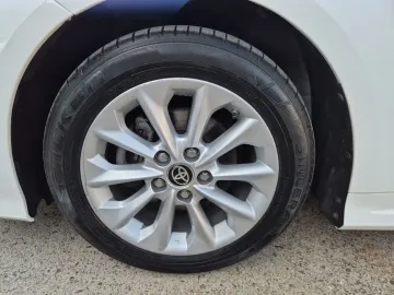 Car image 24