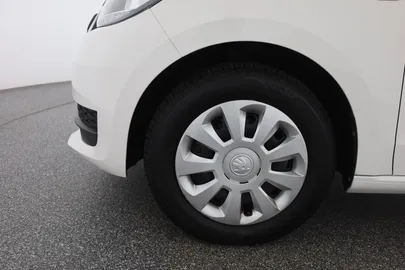 Car image 25