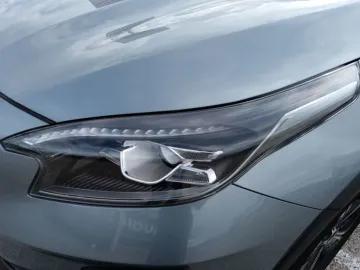 Car image 22