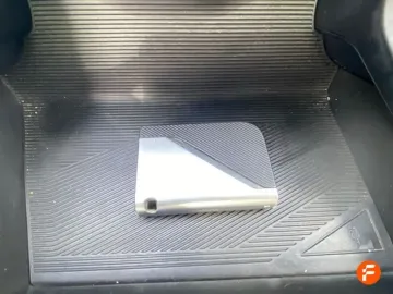 Car image 27