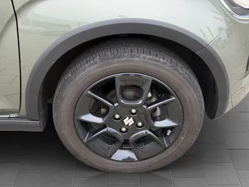 Car image 15