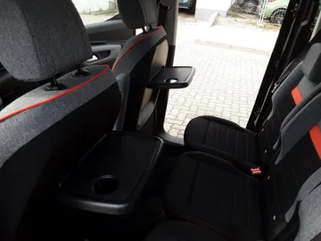 Car image 30