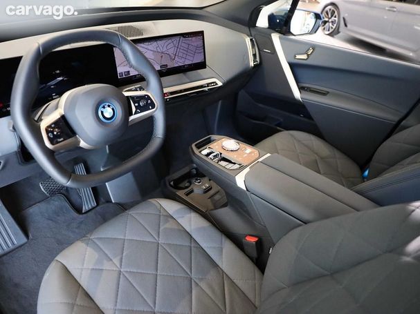 BMW iX xDrive40 240 kW image number 13