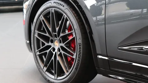 Car image 10
