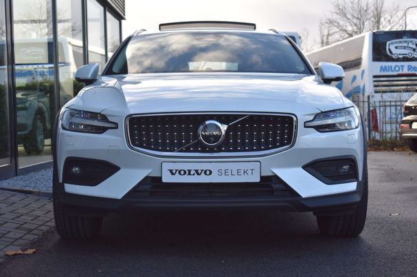 Volvo V60 Cross Country AWD B5 184 kW image number 2