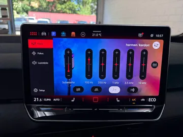 Car image 35