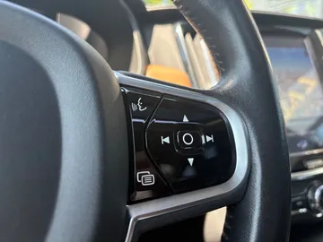 Car image 32