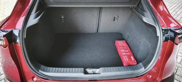 Car image 12