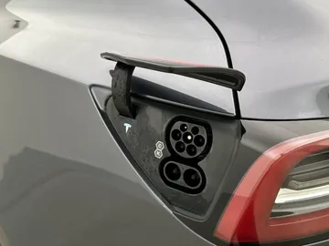 Car image 32