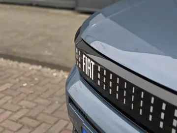 Car image 27