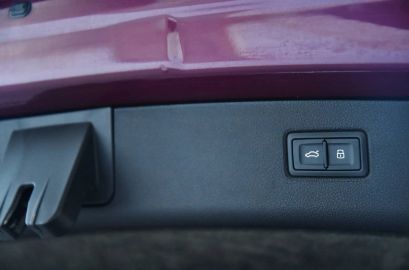 Car image 40
