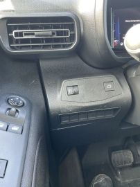 Car image 32
