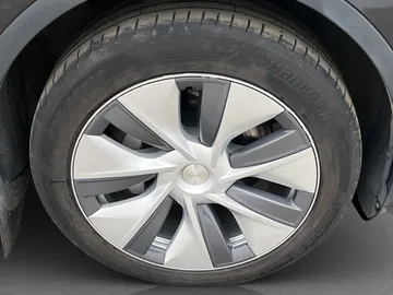 Car image 34