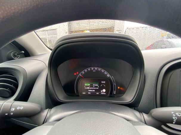 Toyota Aygo X 53 kW image number 14