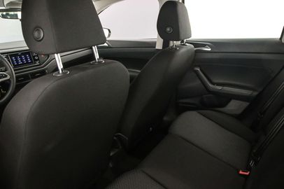 Car image 28