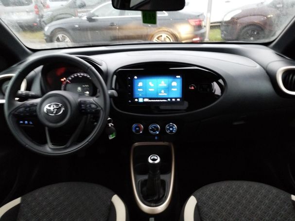 Toyota Aygo X 53 kW image number 5