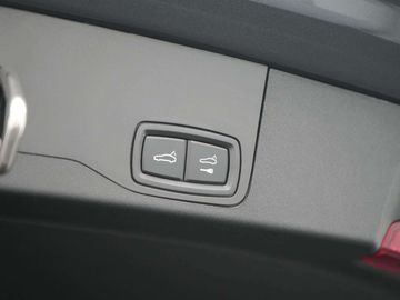 Car image 32