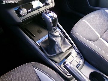 Car image 25