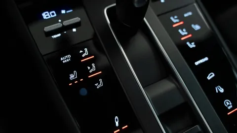 Car image 38